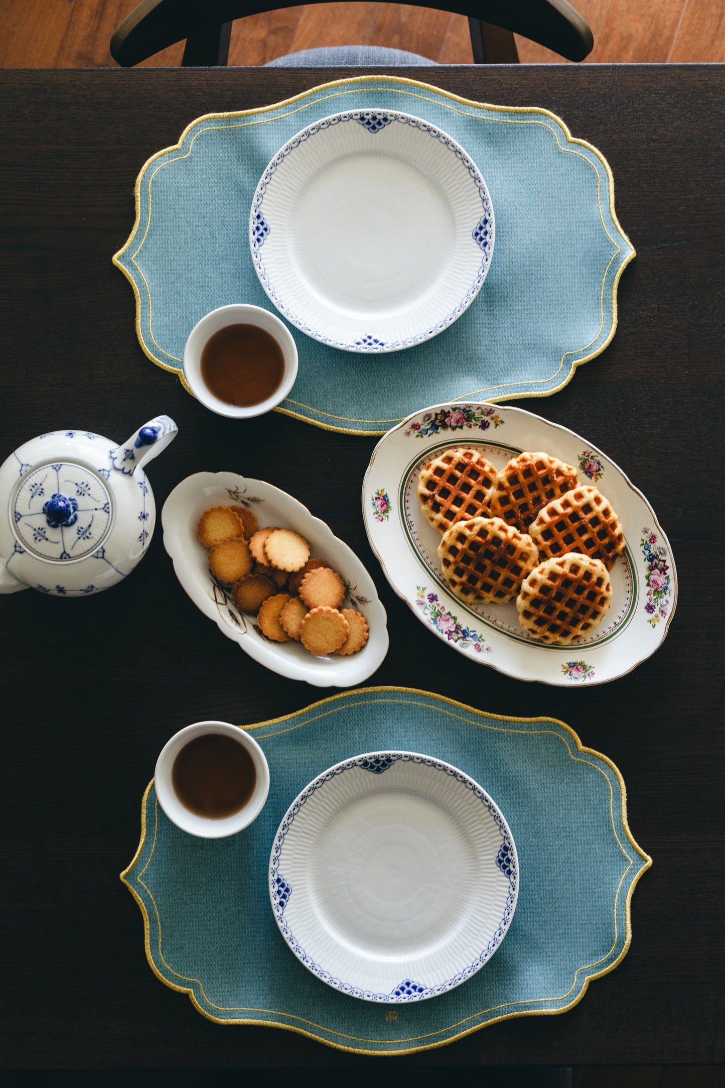 【アンティーク品】ヨーロッパ 花柄楕円皿(中)