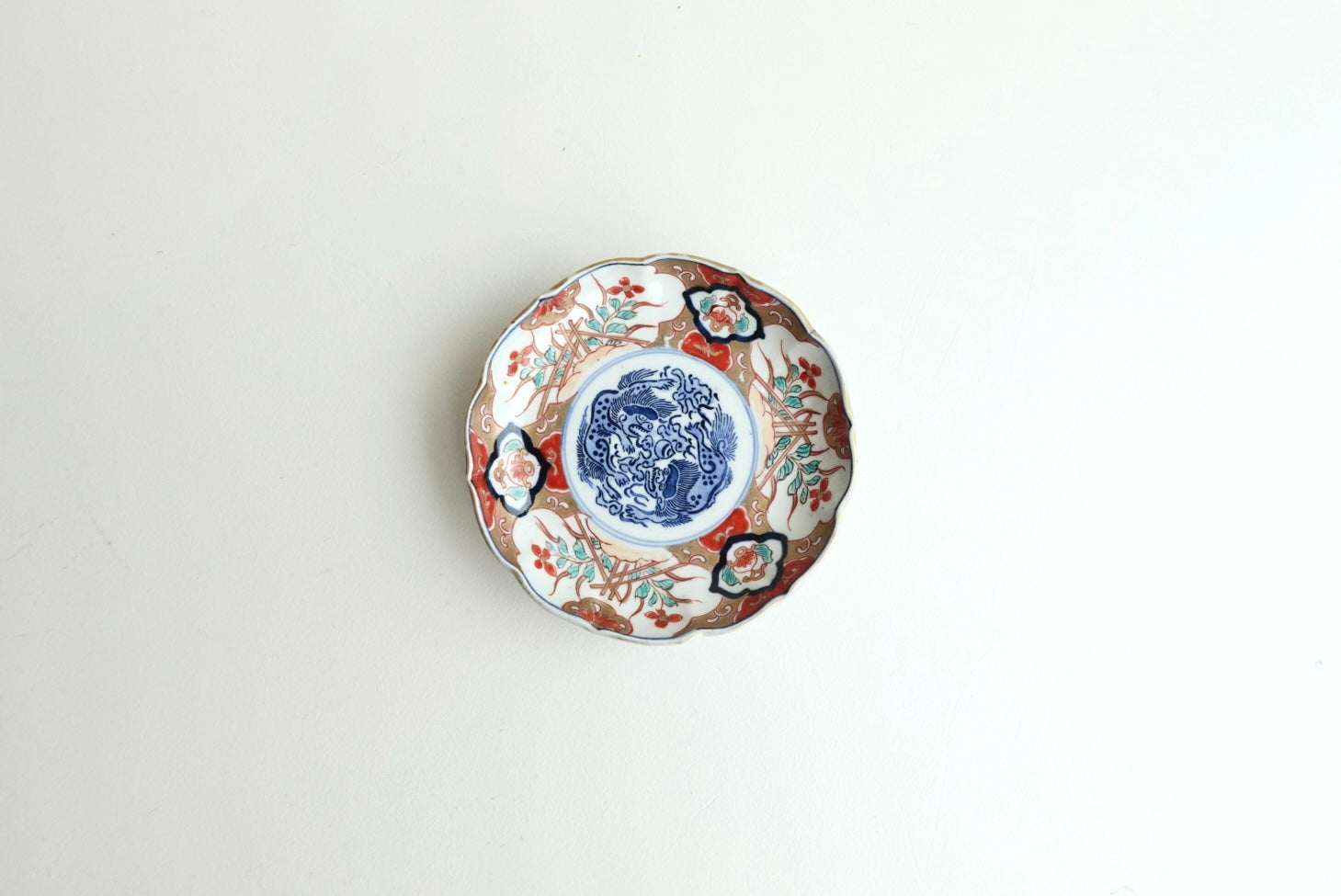 アンティーク品】古伊万里 小皿 色絵輪花皿 – BAKEAT